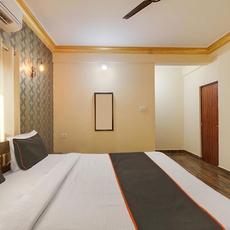 Collection O Romeos Place Baga Beach Hotel Calangute Ngoại thất bức ảnh