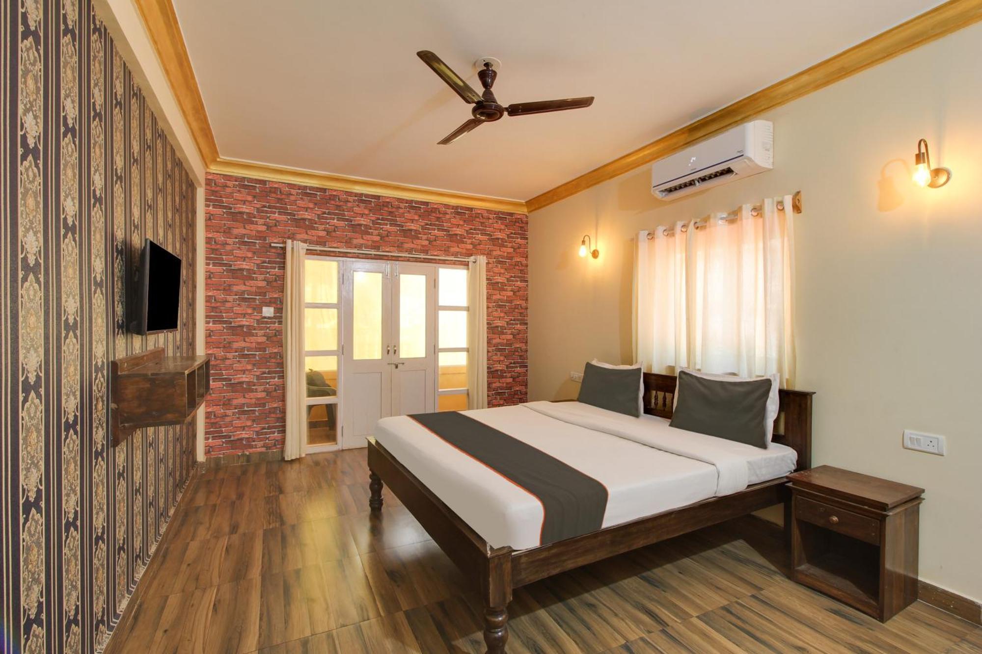 Collection O Romeos Place Baga Beach Hotel Calangute Ngoại thất bức ảnh