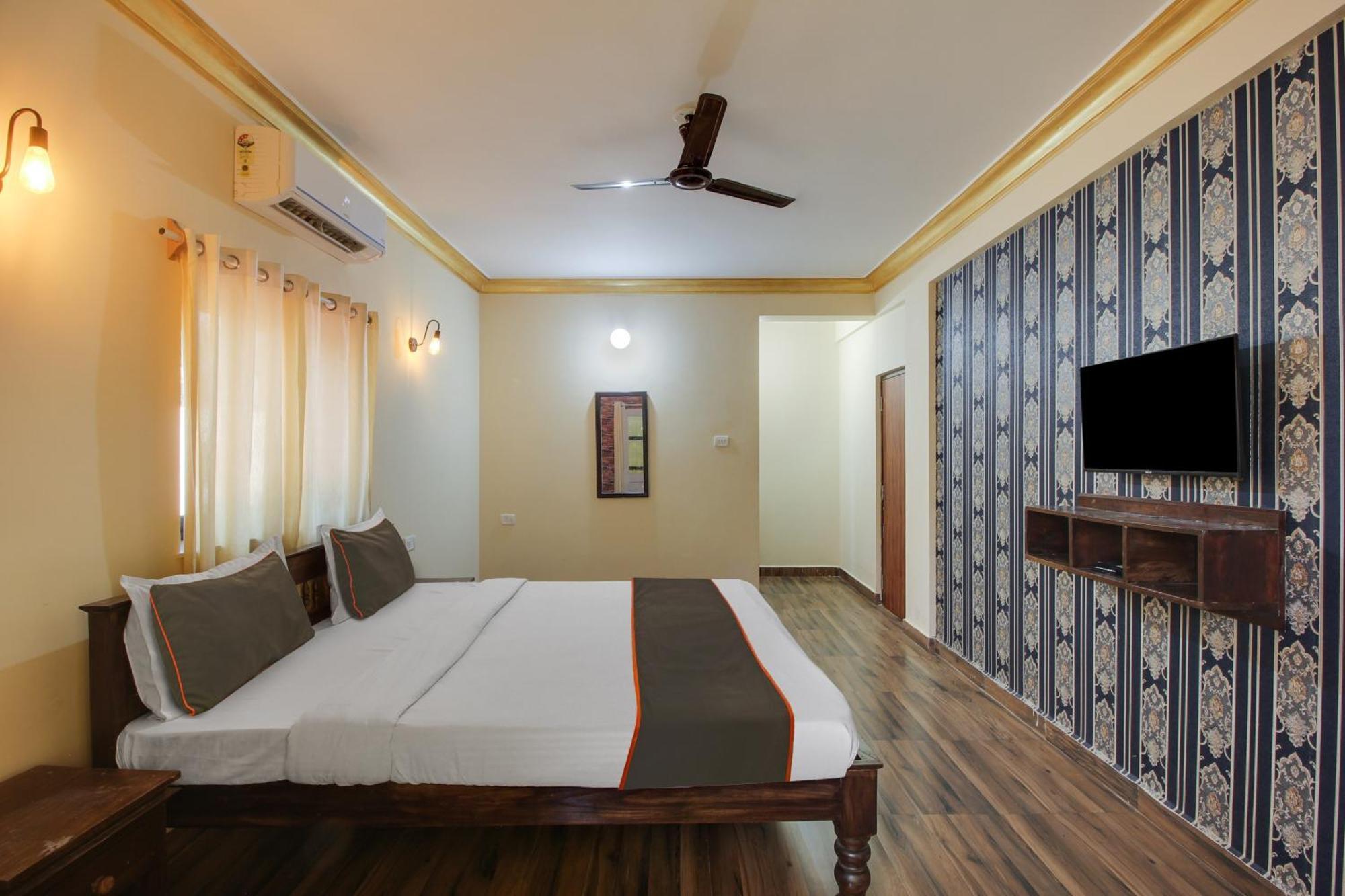 Collection O Romeos Place Baga Beach Hotel Calangute Ngoại thất bức ảnh