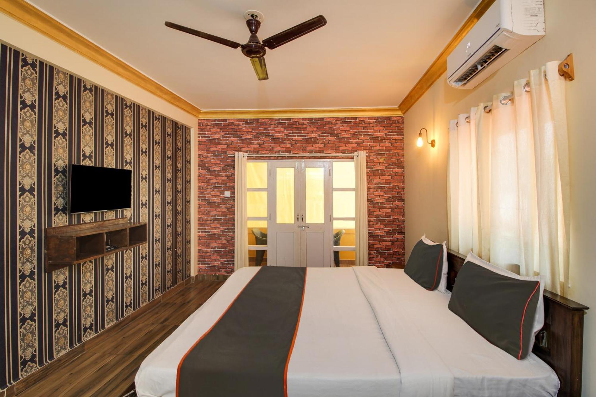 Collection O Romeos Place Baga Beach Hotel Calangute Ngoại thất bức ảnh