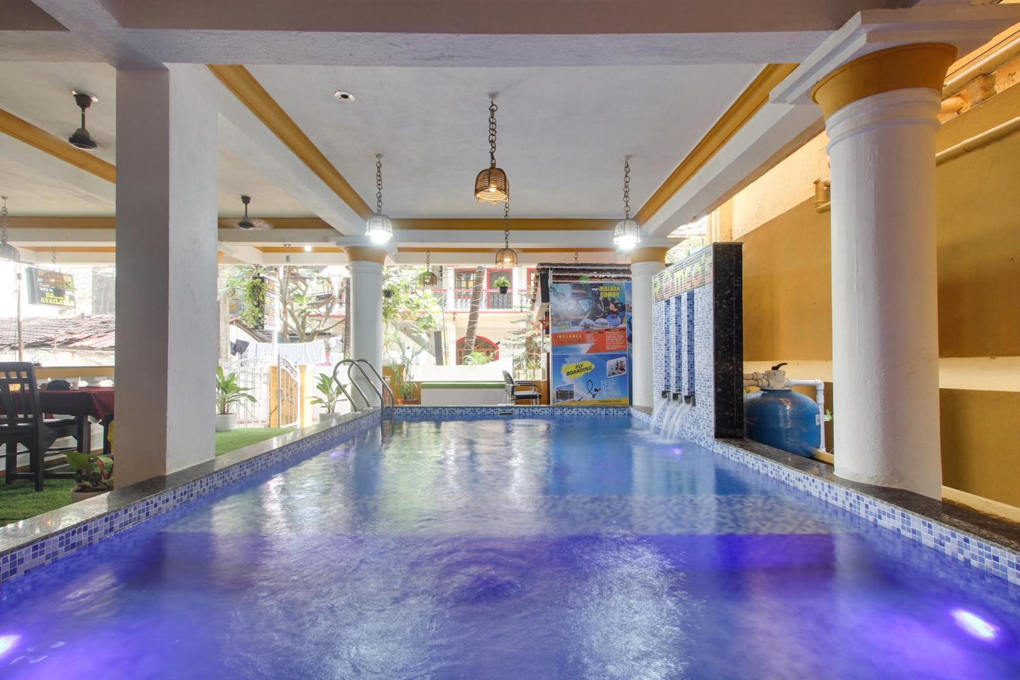 Collection O Romeos Place Baga Beach Hotel Calangute Ngoại thất bức ảnh