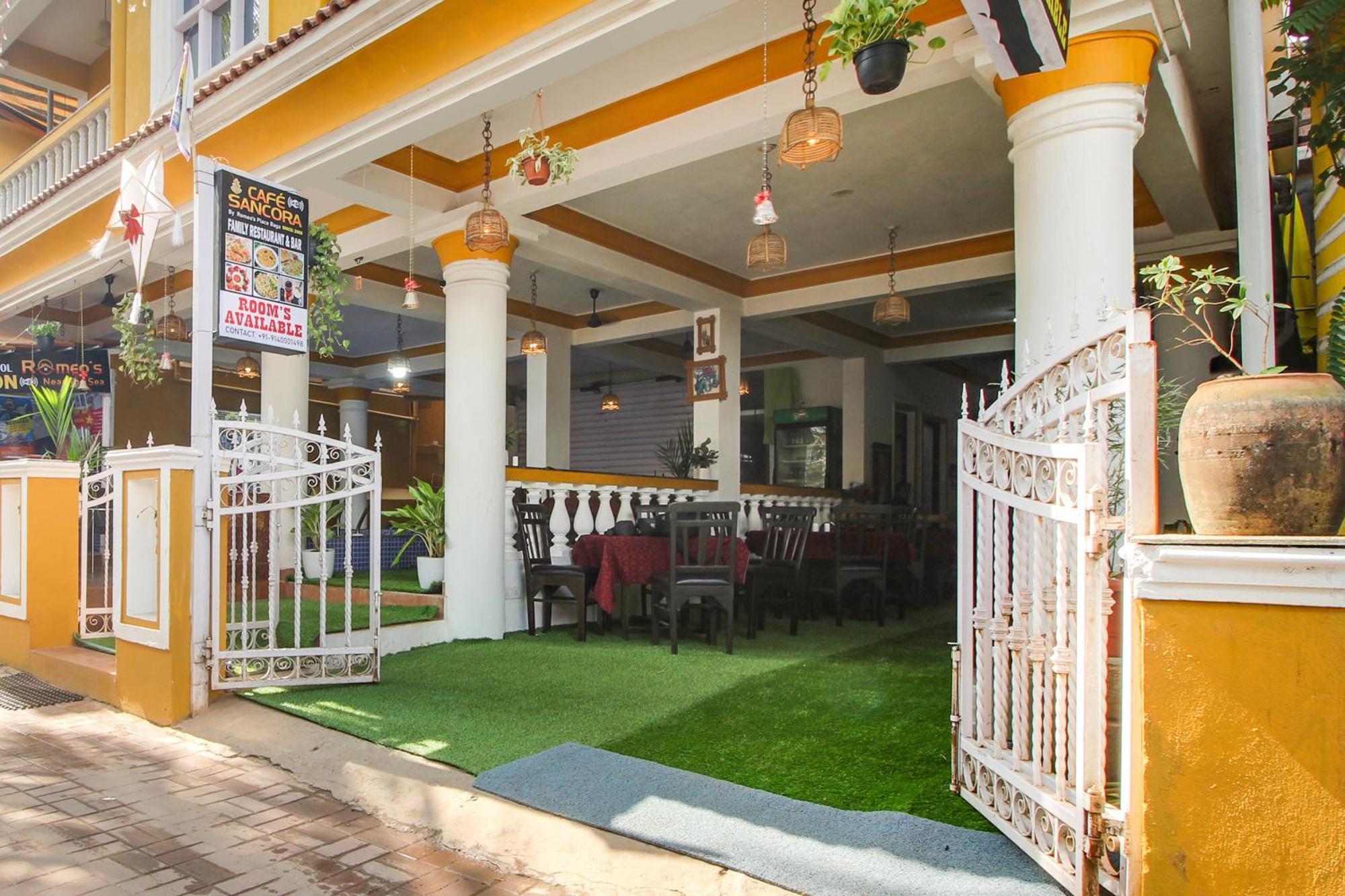 Collection O Romeos Place Baga Beach Hotel Calangute Ngoại thất bức ảnh