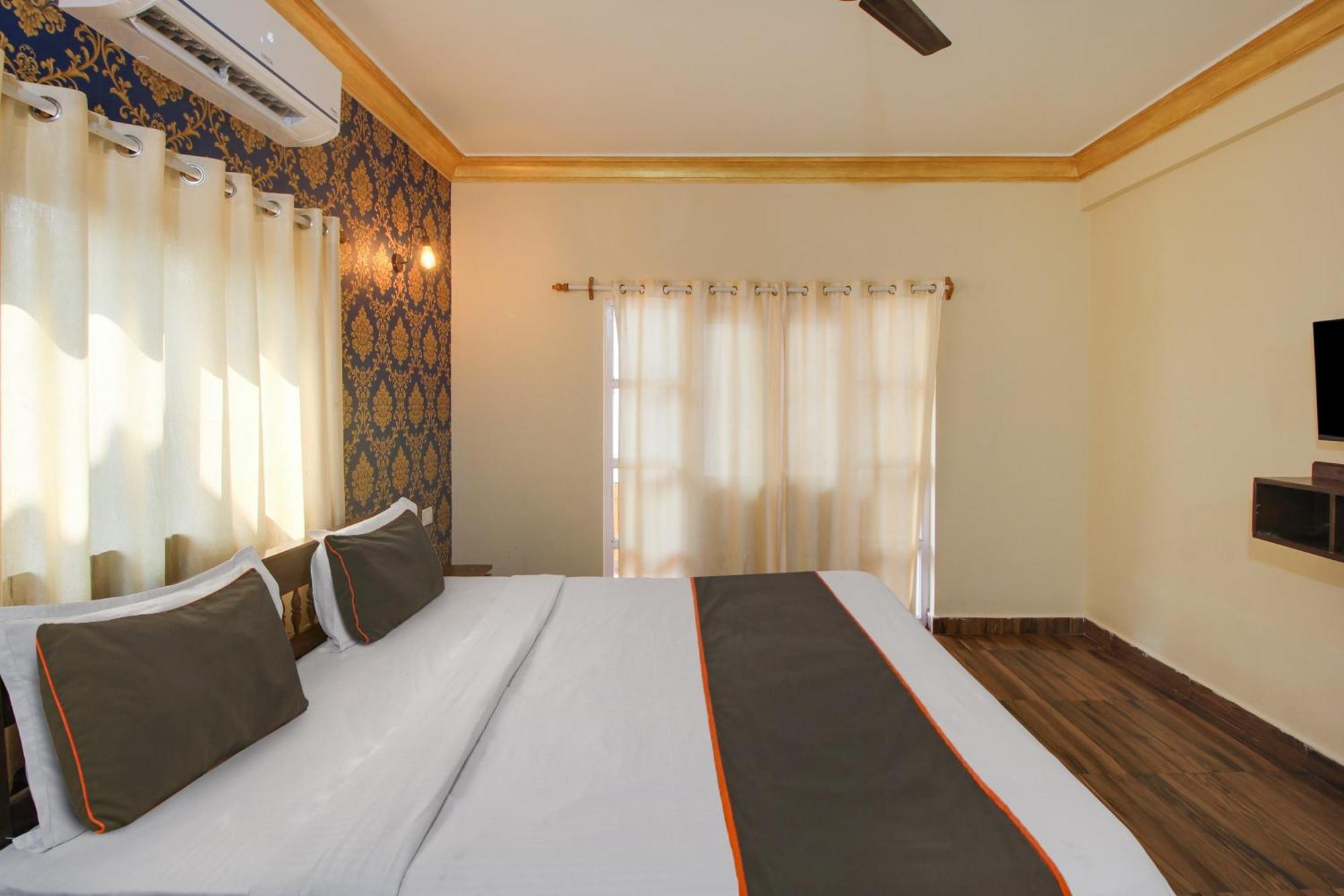 Collection O Romeos Place Baga Beach Hotel Calangute Ngoại thất bức ảnh