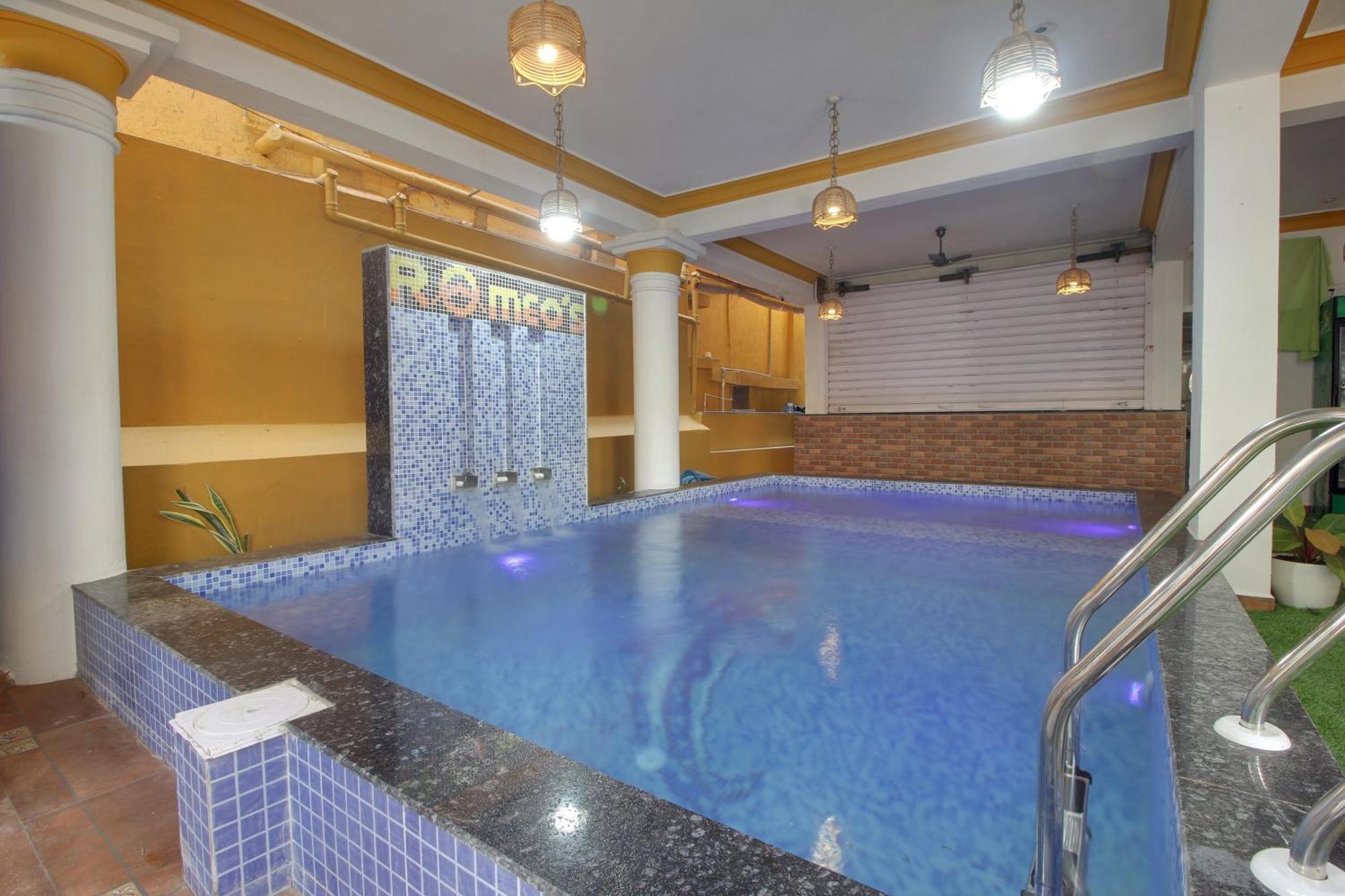 Collection O Romeos Place Baga Beach Hotel Calangute Ngoại thất bức ảnh